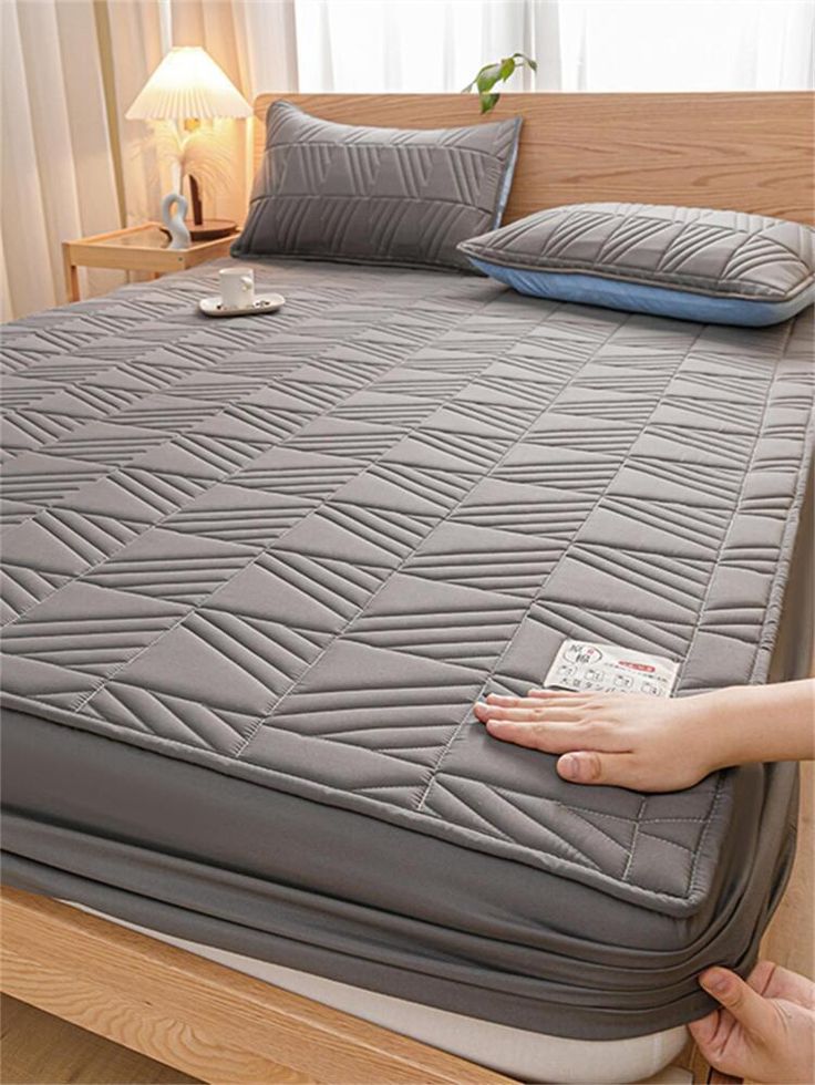 MAT Solid Colour Quilted Ultrasonic 100% Waterproof Mattress Cover For Double Bed Fitted Mattress Protector Anti Sleep Bed Sheet (Dark Grey)